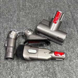 Dyson Cleaning Tool Kit - Metallic Gray and Red
